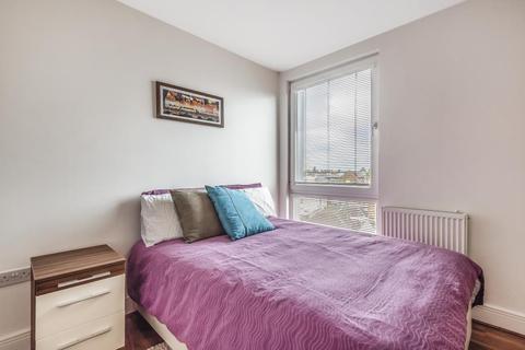 2 bedroom flat for sale - Staines-upon-Thames,  Surrey,  TW18