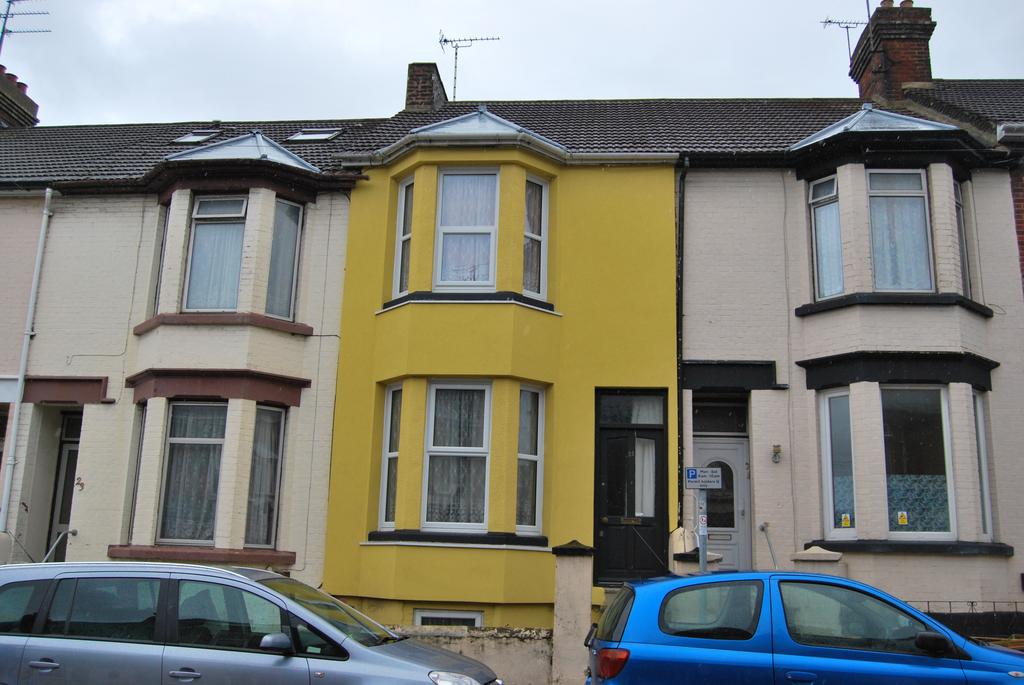 Richmond Road, Gillingham ME7 4 bed house share £385 pcm (£89 pw)