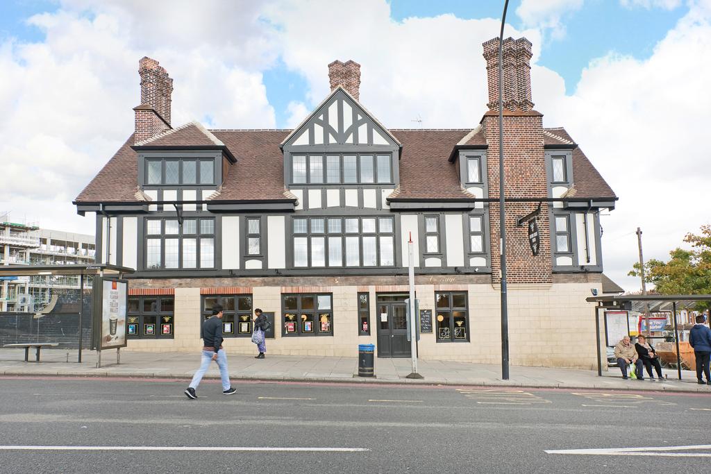 Station Approach, Catford Bridge... 2 bed flat £1,350 pcm (£312 pw)