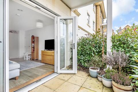 Flat 8, 67 Roper Crescent, Sunbury-on-thames, TW16 5DH