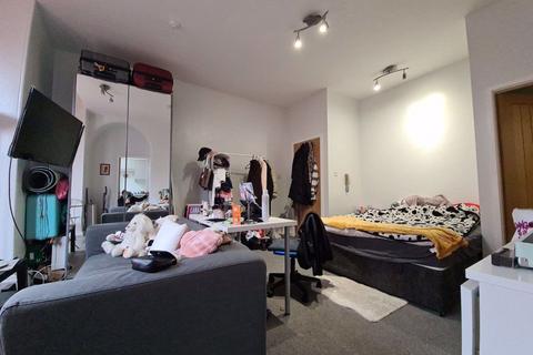 1 bedroom house to rent, Moorland Road, Leeds