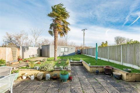 7 Lysander Close, Bekesbourne, Canterbury, CT4 5EZ
