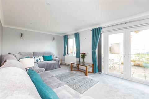 7 Lysander Close, Bekesbourne, Canterbury, CT4 5EZ