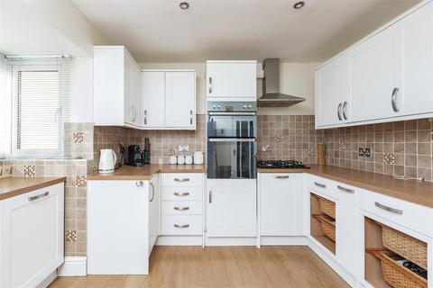 7 Lysander Close, Bekesbourne, Canterbury, CT4 5EZ