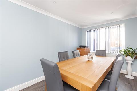 7 Lysander Close, Bekesbourne, Canterbury, CT4 5EZ