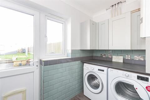 7 Lysander Close, Bekesbourne, Canterbury, CT4 5EZ
