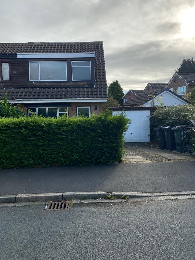 Cresent Walk, Clayton, BRADFORD BD14 3 bed semidetached house £795