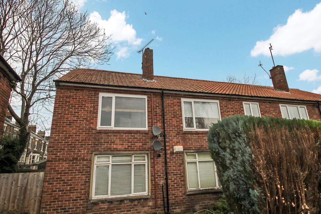 Haddricks Mill Court, South Gosforth... 2 bed flat £800 pcm (£185 pw)