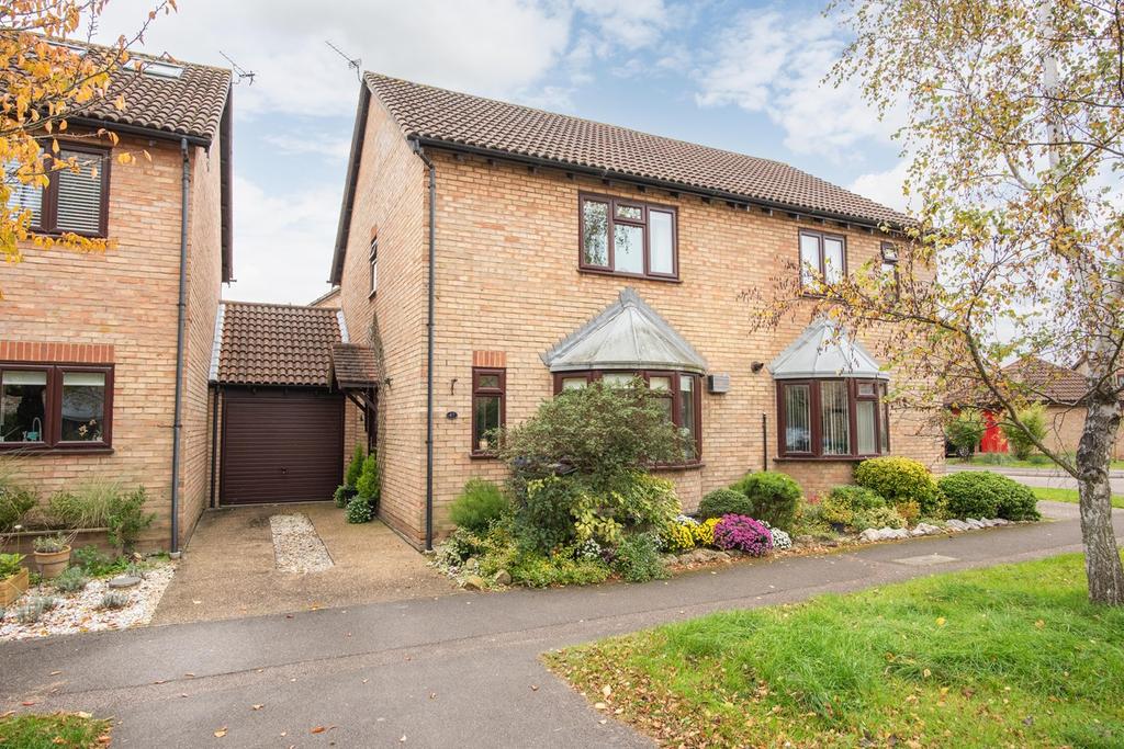 Stonebanks, WALTONONTHAMES, KT12 3 bed semidetached house £529,950