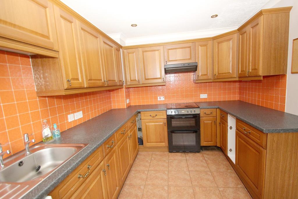 31 Millbank Road, DINGWALL, IV15 9UH 4 bed terraced house £115,000