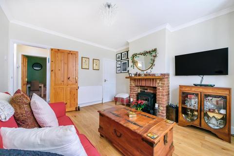 2 bedroom semi-detached house for sale - Staines-Upon-Thames,  Surrey,  TW18