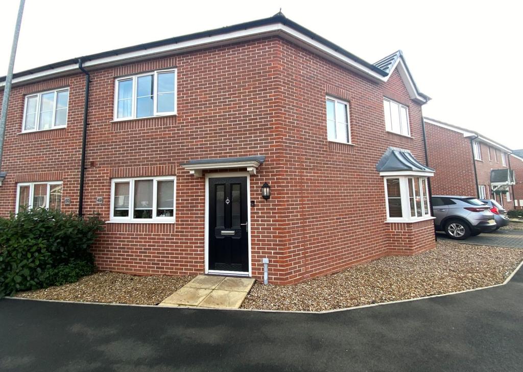 Dandelion Close, Ecton Brook, Northampton NN3 5FB 3 bed semidetached