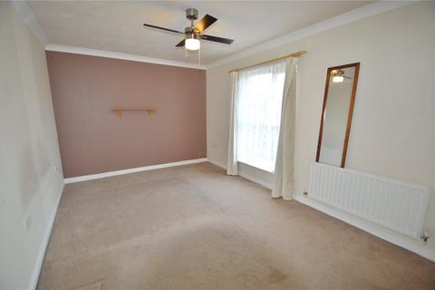 2 bedroom property to rent, Grasholm Way, Slough, SL3