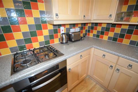 2 bedroom property to rent, Grasholm Way, Slough, SL3