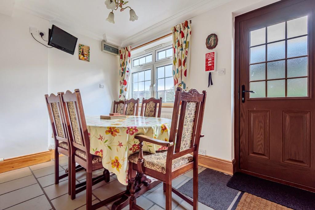 Family Kitchen/Dining Area