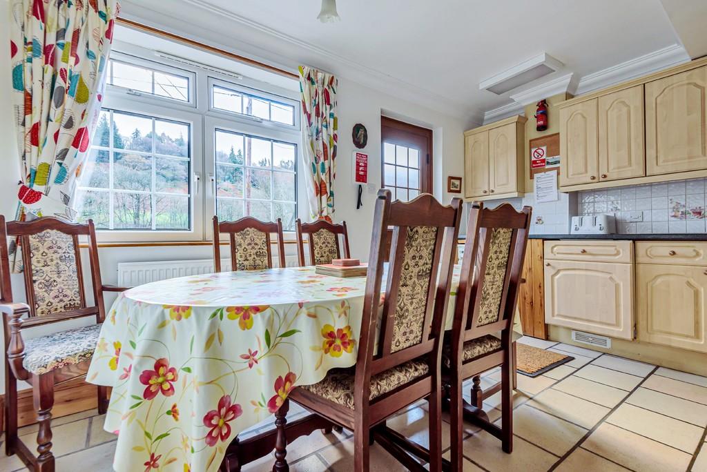 Family Kitchen/Dining Area