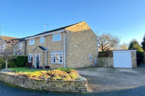11 Dewar Close, Collingham, Wetherby, LS22 5JR