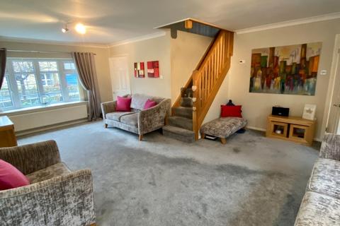 11 Dewar Close, Collingham, Wetherby, LS22 5JR