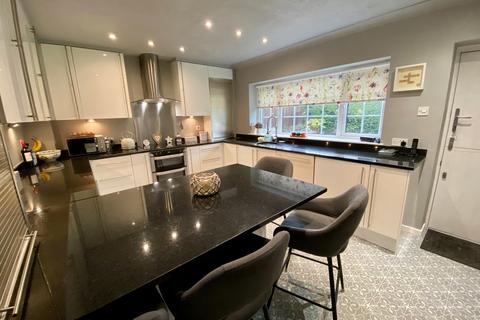 11 Dewar Close, Collingham, Wetherby, LS22 5JR