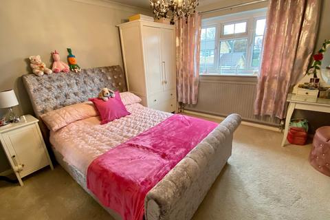11 Dewar Close, Collingham, Wetherby, LS22 5JR