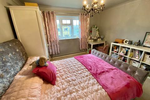 11 Dewar Close, Collingham, Wetherby, LS22 5JR