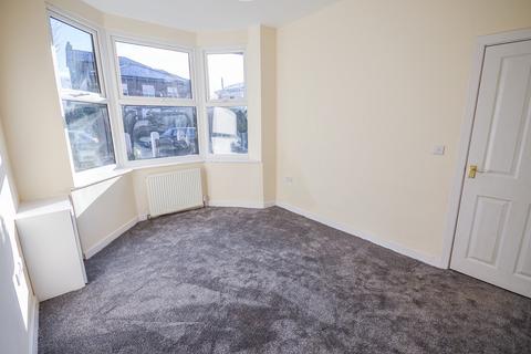 3 bedroom end of terrace house to rent, West Grove, Sale