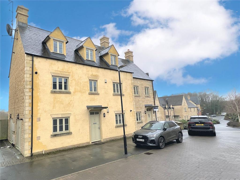 Middle Mead, Cirencester, GL7 2 bed apartment £950 pcm (£219 pw)