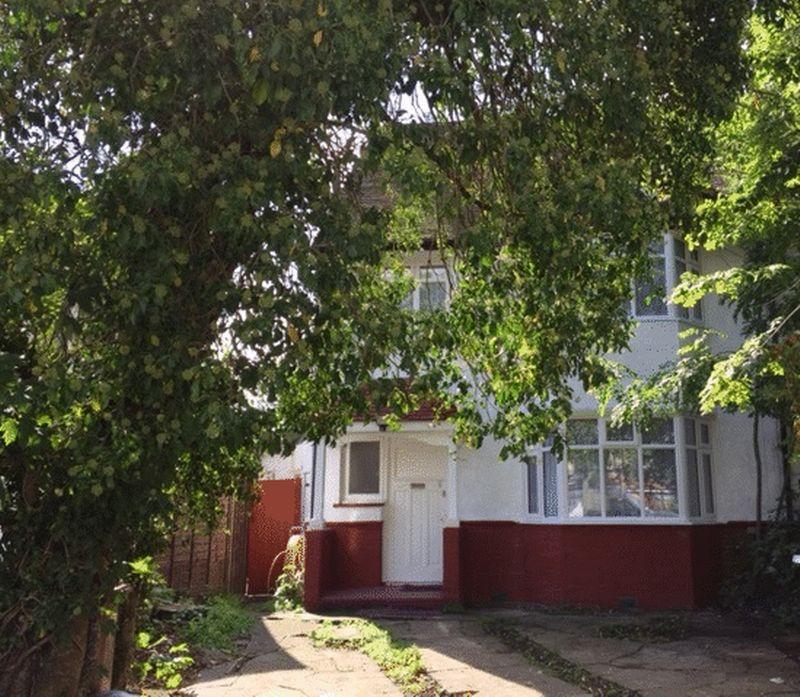 Whitchurch Lane, CANONS PARK, Middlesex, HA8 6QL House share £949 pcm