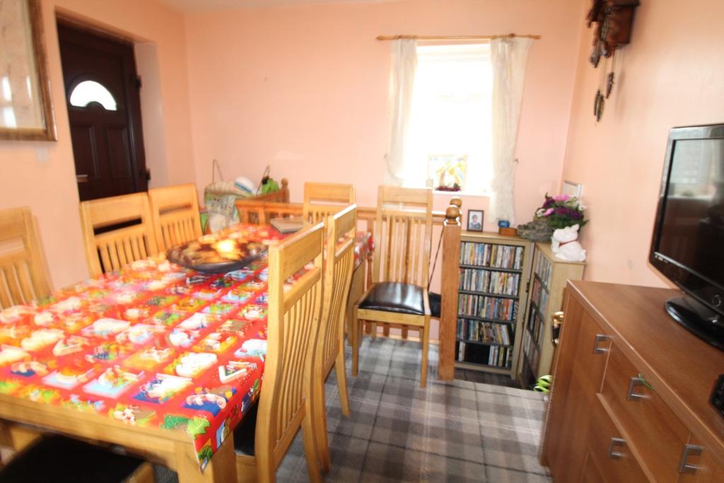 Wardle Crescent, Keighley, BD21 5 bed semidetached house £175,000