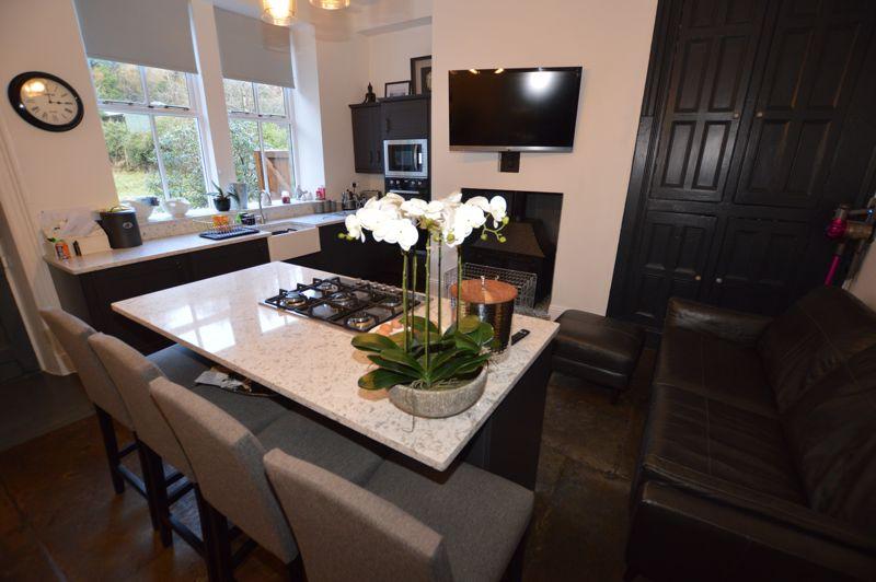 Oak Street, Shawforth Rochdale, OL12 8NP 5 bed terraced house £300,000