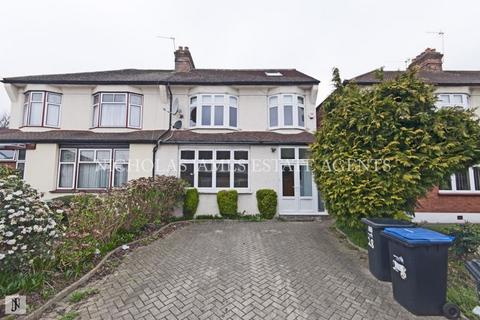 4 bedroom end of terrace house to rent, Sittingbourne Avenue, Enfield EN1