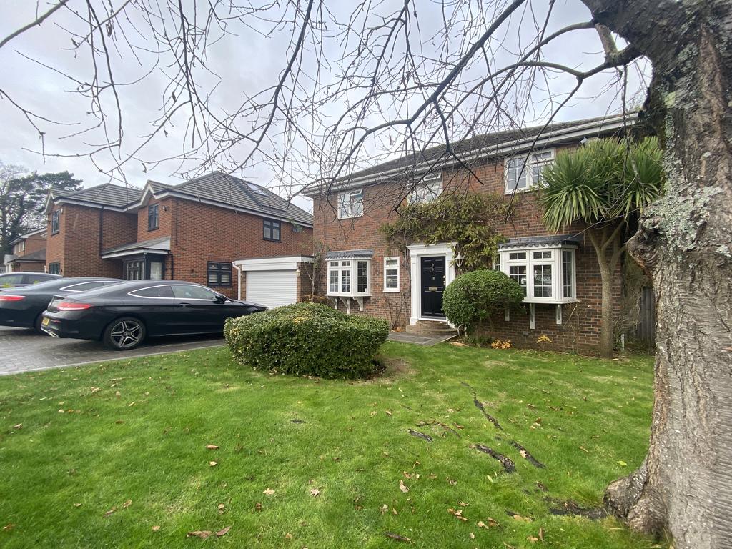 Illingworth, Windsor, SL4 4UP 5 bed end of terrace house £2,950 pcm