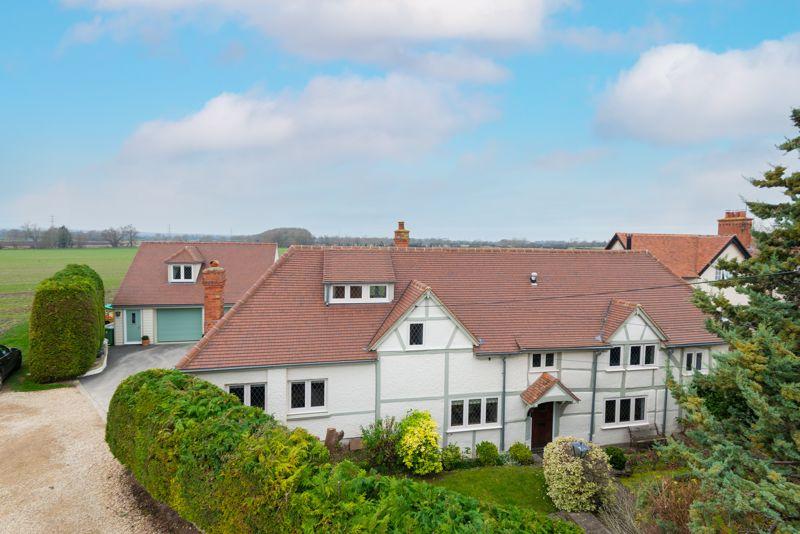 High Street, South Moreton 4 bed detached house £925,000