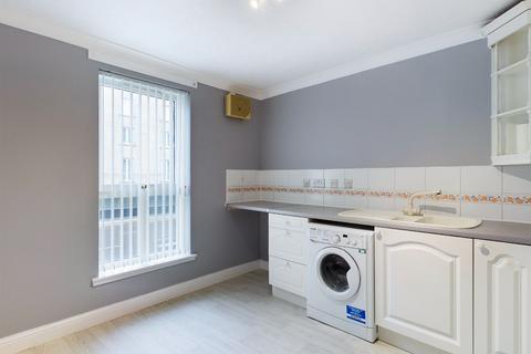 2 bedroom flat to rent, Morrison Circus, Edinburgh EH3