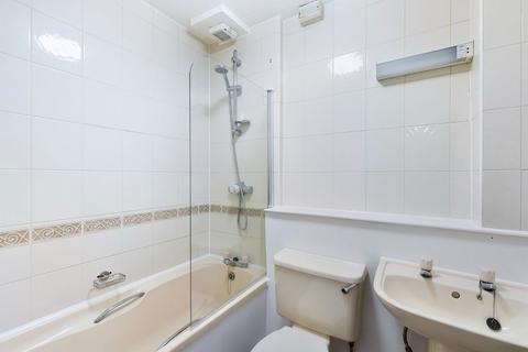 2 bedroom flat to rent, Morrison Circus, Edinburgh EH3