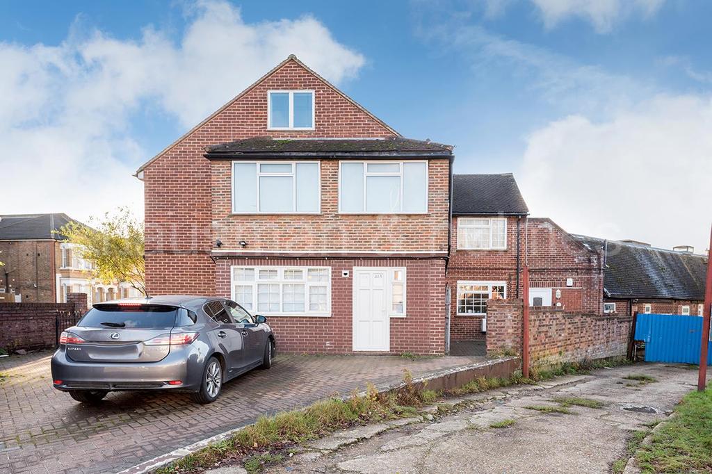 Station Road, NW4 4PN 2 bed flat £410,000