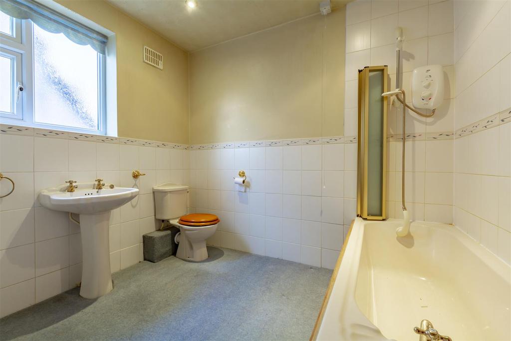 Bathroom (2)-HDR copy.jpg
