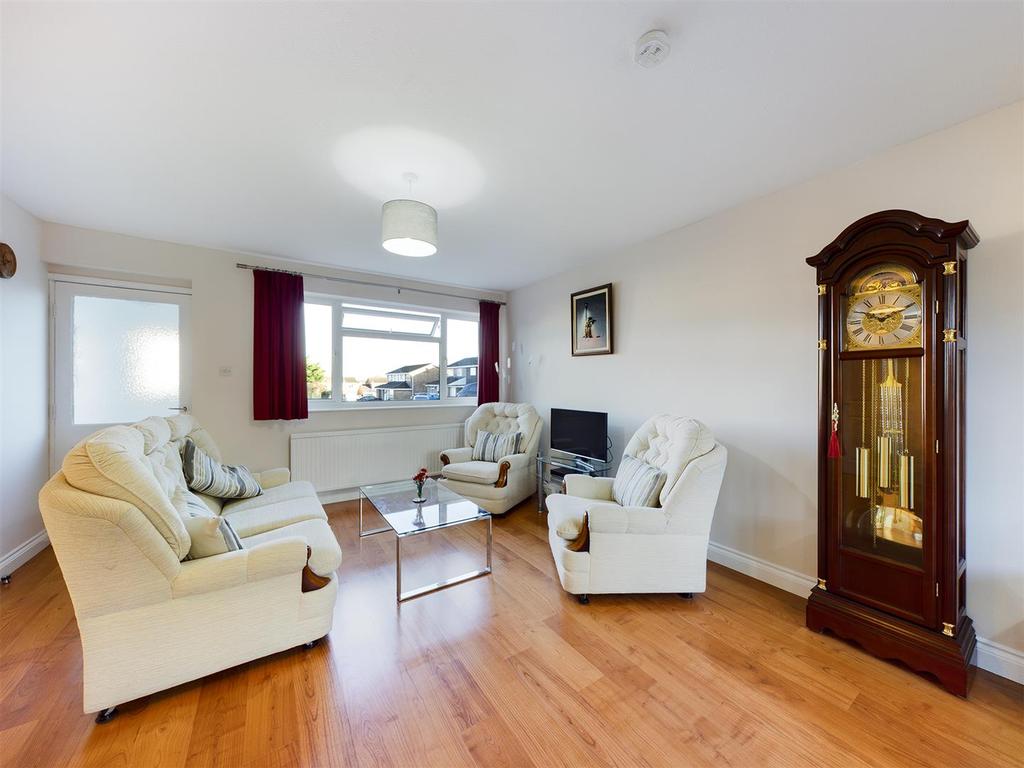 Daffodil Close, Basingstoke 3 bed semidetached house £370,000