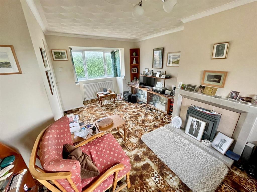 Ridings Mead, Chippenham 3 bed detached house £375,000