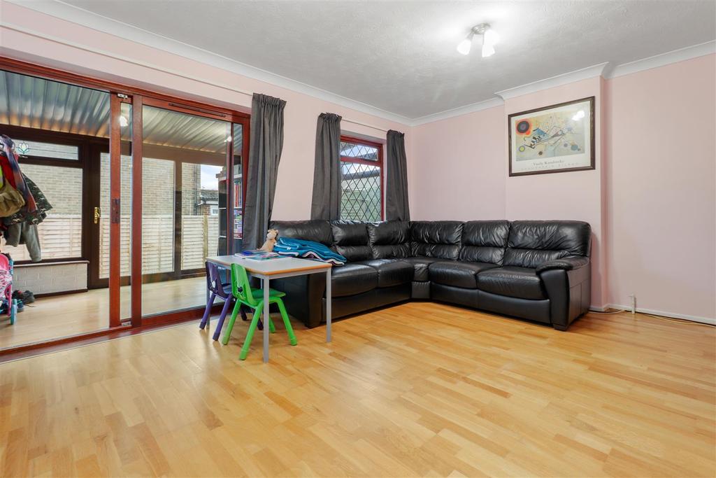 Western Road, Hailsham 3 bed end of terrace house £260,000