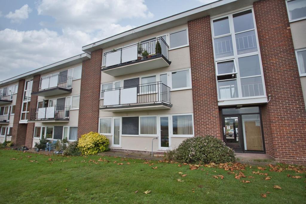 Lord Warden Avenue, Walmer, Deal 2 bed flat £275,000