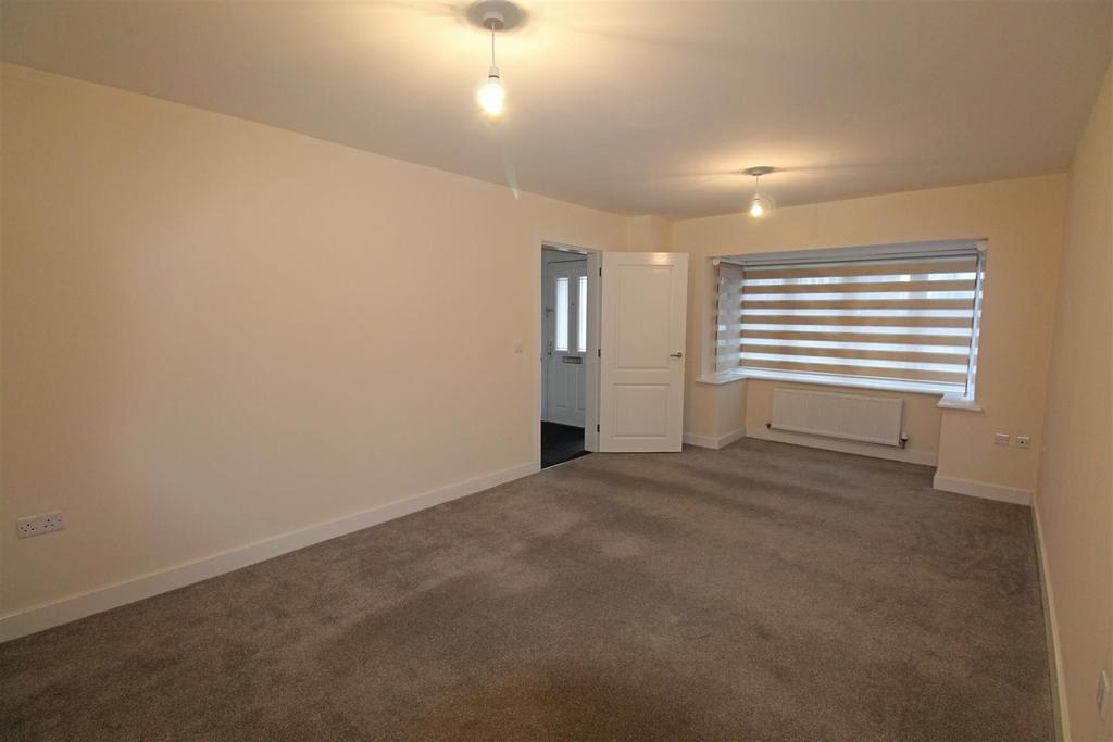 Higherbrook Close, Horwich, Bolton 4 bed detached house £1,650 pcm (£