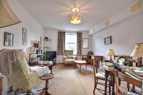 5 Caxton Close, Tenterden, TN30 6JW