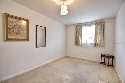 5 Caxton Close, Tenterden, TN30 6JW