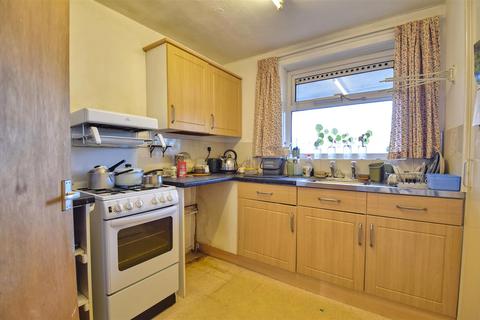 5 Caxton Close, Tenterden, TN30 6JW