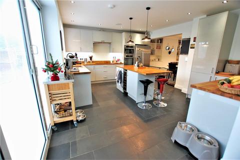 3 Barr Road, Potters Bar, EN6 5PG