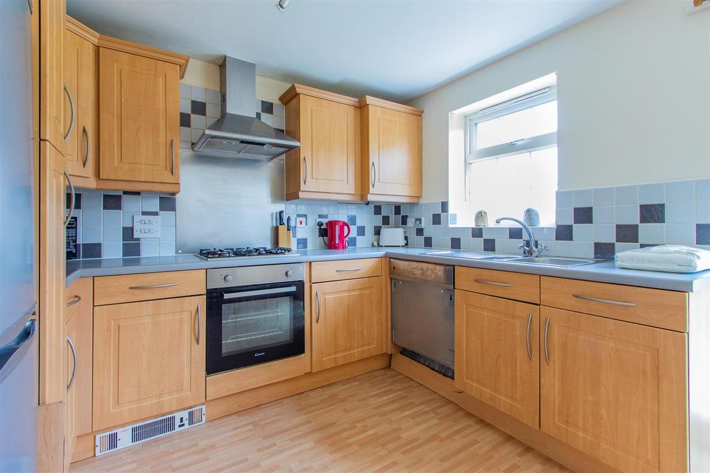 Beaufort Square, Pengam Green 4 bed house £1,100 pcm (£254 pw)