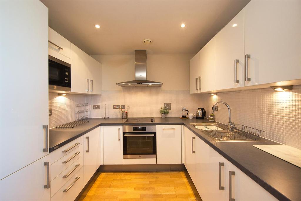 Cymric Buildings, West Bute Street, Cardiff 1 bed flat £850 pcm (£196 pw)