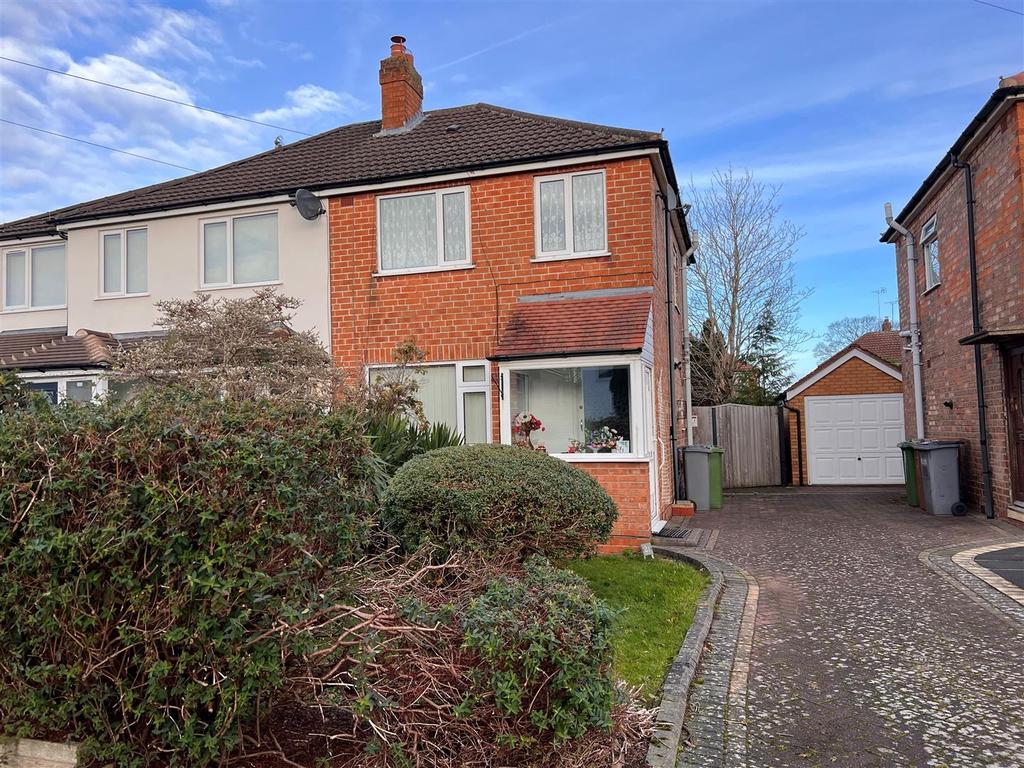 Chamberlain Crescent, Shirley, Solihull 3 bed semidetached house for