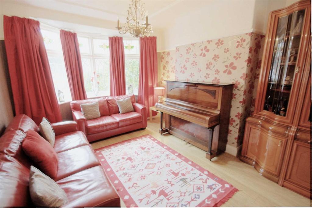 Prescot Road, Toll Bar, St Helens... 3 bed semidetached house £850 pcm (£196 pw)